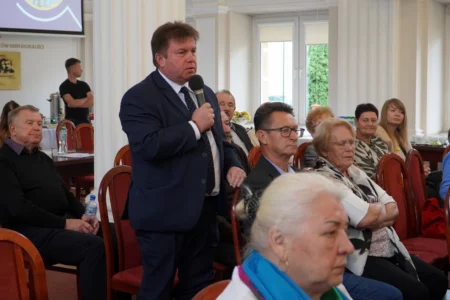 Zdjęcie przedstawia uczestników forum rad seniorów