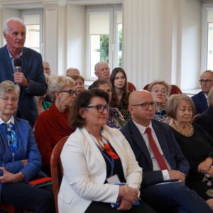 Zdjęcie przedstawia uczestników I Podkarpackiego Forum Rad Seniorów