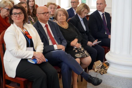 Zdjęcie przedstawia uczestników forum rad seniorów