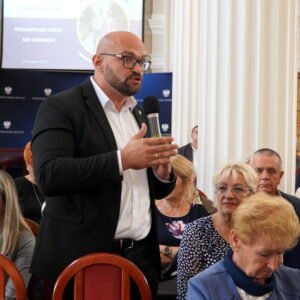 Zdjęcie przedstawia uczestników I Podkarpackiego Forum Rad Seniorów