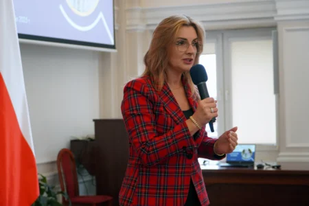 Zdjęcie przedstawia uczestników forum rad seniorów