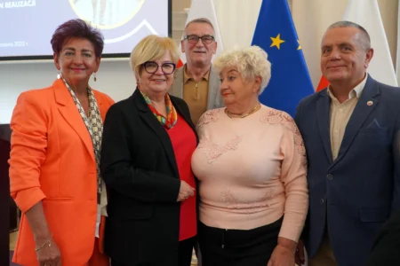 Zdjęcie przedstawia uczestników forum rad seniorów