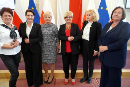 Zdjęcie przedstawia uczestników forum rad seniorów