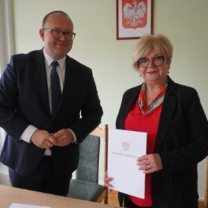 uczestnicy podpisania umów w ramach programu ochrony ludności i obrony cywilnej
