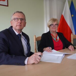 uczestnicy podpisania umów w ramach programu ochrony ludności i obrony cywilnej