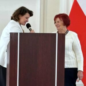 Zdjęcie przedstawia uczestników forum seniorów