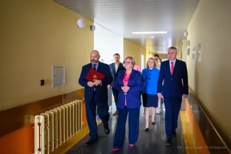 Nowy sprzęt medyczny dla SP ZOZ w Lubaczowie. Szpital powiatowy odwiedziła Teresa Kubas-Hul, wojewoda podkarpacki.