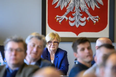 Zdjęcie przedstawia uczestników szkolenia obronnego w urzędzie wojewódzkim