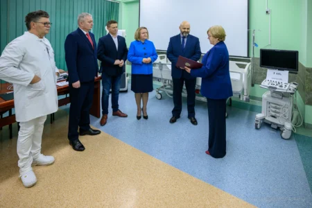 Nowy sprzęt medyczny dla SP ZOZ w Lubaczowie. Szpital powiatowy odwiedziła Teresa Kubas-Hul, wojewoda podkarpacki.