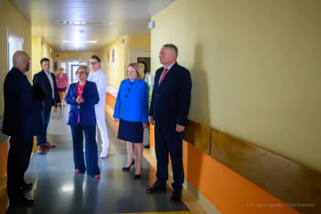 Nowy sprzęt medyczny dla SP ZOZ w Lubaczowie. Szpital powiatowy odwiedziła Teresa Kubas-Hul, wojewoda podkarpacki.