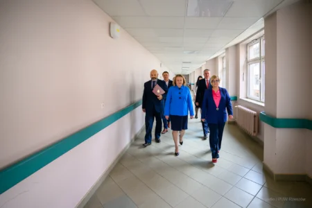 Nowy sprzęt medyczny dla SP ZOZ w Lubaczowie. Szpital powiatowy odwiedziła Teresa Kubas-Hul, wojewoda podkarpacki.
