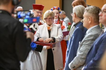 Zdjęcie przedstawia uczestników inauguracji roku akademickiego na Politechnice Rzeszowskiej