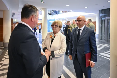 Zdjęcie przedstawia uczestników inauguracji roku akademickiego na Politechnice Rzeszowskiej