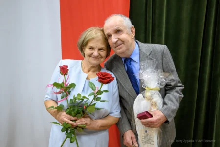 Zdjęcie przedstawia uczestników jubileuszu małżeńskiego w gminie Gorzyce