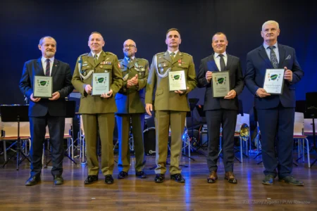 Zdjęcie przedstawia uczestników obchodów Święta Terenowych Organów Wykonawczych Ministra Obrony Narodowej