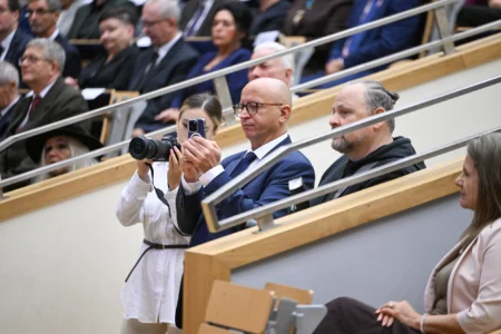 Zdjęcie przedstawia uczestników inauguracji roku akademickiego na Politechnice Rzeszowskiej