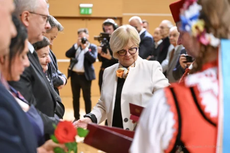 Zdjęcie przedstawia uczestników inauguracji roku akademickiego na Politechnice Rzeszowskiej