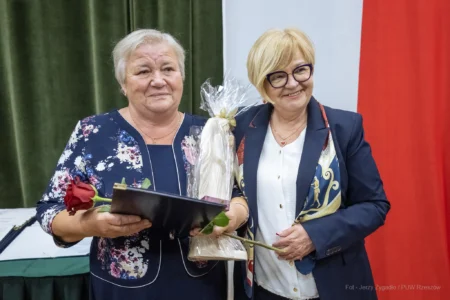 Zdjęcie przedstawia uczestników jubileuszu małżeńskiego w gminie Gorzyce