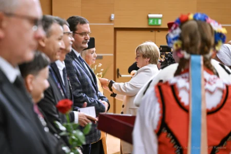 Zdjęcie przedstawia uczestników inauguracji roku akademickiego na Politechnice Rzeszowskiej