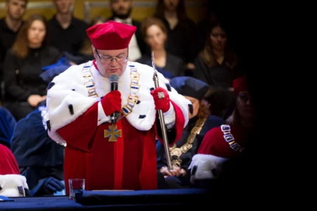 Zdjęcie przedstawia uczestników uroczystości w Filharmonii Podkarpackiej