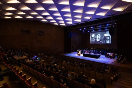 Zdjęcie przedstawia uczestników uroczystości w Filharmonii Podkarpackiej