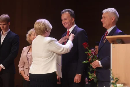 Zdjęcie przedstawia uczestników uroczystości w Filharmonii Podkarpackiej