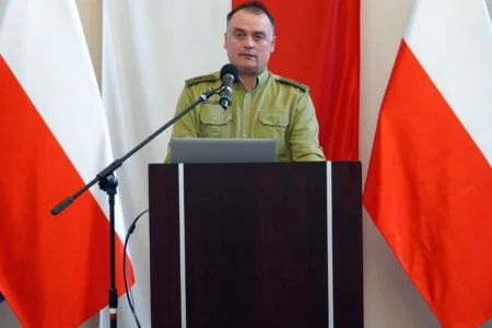 Zdjęcie przedstawia uczestników konferencji dotyczącej legalnego zatrudniania cudzoziemców