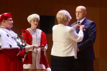 Zdjęcie przedstawia uczestników uroczystości w Filharmonii Podkarpackiej