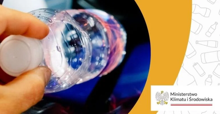 Zdjęcie przedstawia plastikowa butelkę