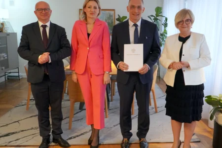 Zdjęcie przedstawia uczestników spotkania z okazji powołania konsultanta wojewódzkiego w dziedzinie chirurgii onkologicznej