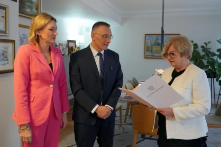 Zdjęcie przedstawia uczestników spotkania z okazji powołania konsultanta wojewódzkiego w dziedzinie chirurgii onkologicznej