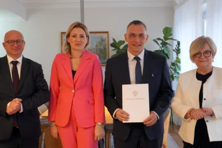 Zdjęcie przedstawia uczestników spotkania z okazji powołania konsultanta wojewódzkiego w dziedzinie chirurgii onkologicznej