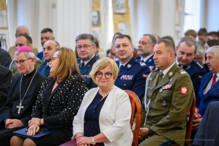 Zdjęcie przedstawia uczestników spotkania z Sybirakami