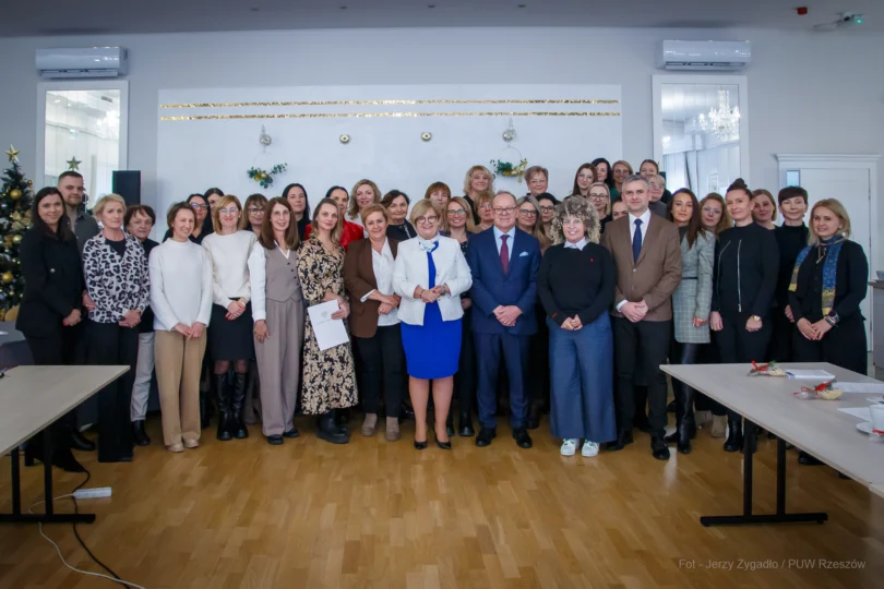 Uczestnicy szkolenia WZON z wojewodą oraz wicewojewodą podkarpackim.