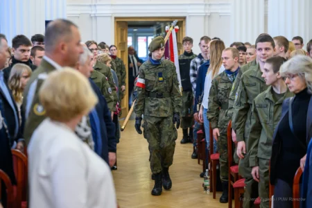 Zdjęcie przedstawia uczestników spotkania z Sybirakami