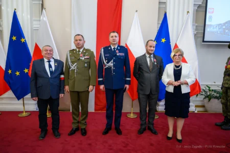 Zdjęcie przedstawia uczestników spotkania z Sybirakami