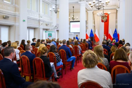 Zdjęcie przedstawia uczestników II Forum Donacji i Transplantacji