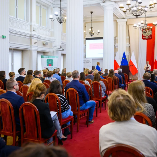 Zdjęcie przedstawia uczestników II Forum Donacji i Transplantacji