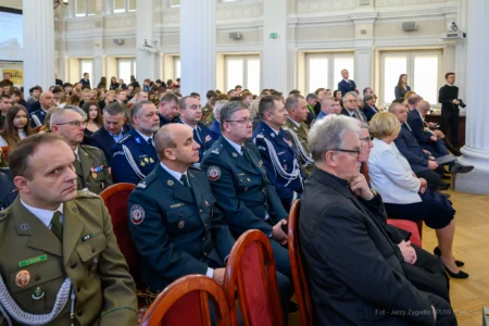 Zdjęcie przedstawia uczestników spotkania z Sybirakami