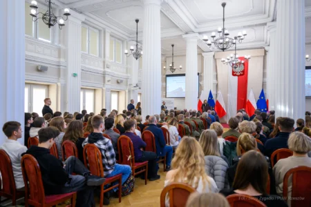 Zdjęcie przedstawia uczestników spotkania z Sybirakami