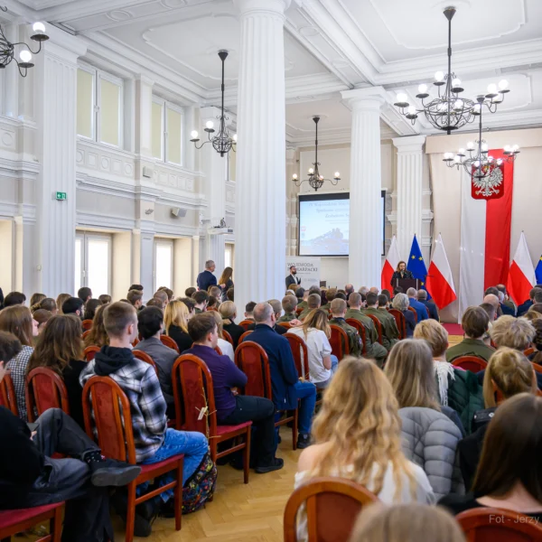 Zdjęcie przedstawia uczestników spotkania z Sybirakami