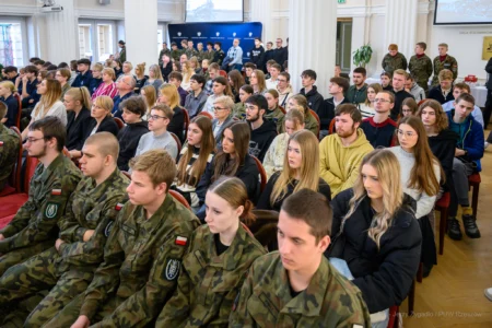 Zdjęcie przedstawia uczestników spotkania z Sybirakami