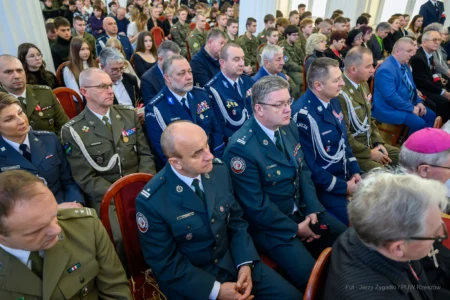 Zdjęcie przedstawia uczestników spotkania z Sybirakami