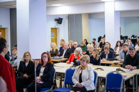 Zdjęci przedstawia uczestników spotkania z minister Katarzyną Lubnauer