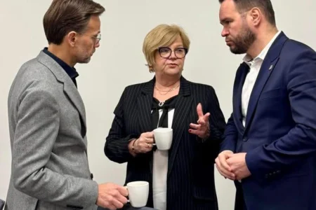 Zdjęcie przedstawia uczestników spotkania w Ministerstwie Sportu i Turystyki