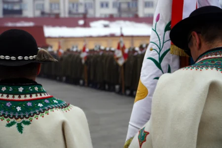 Zdjęcie przedstawia uczestników uroczystości przekazania obowiązków dowódcy 21 Brygady Strzelców Podhalańskich