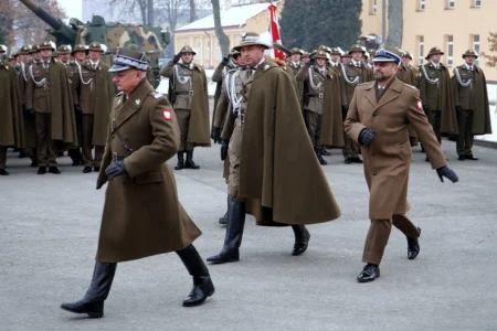 Zdjęcie przedstawia uczestników uroczystości przekazania obowiązków dowódcy 21 Brygady Strzelców Podhalańskich