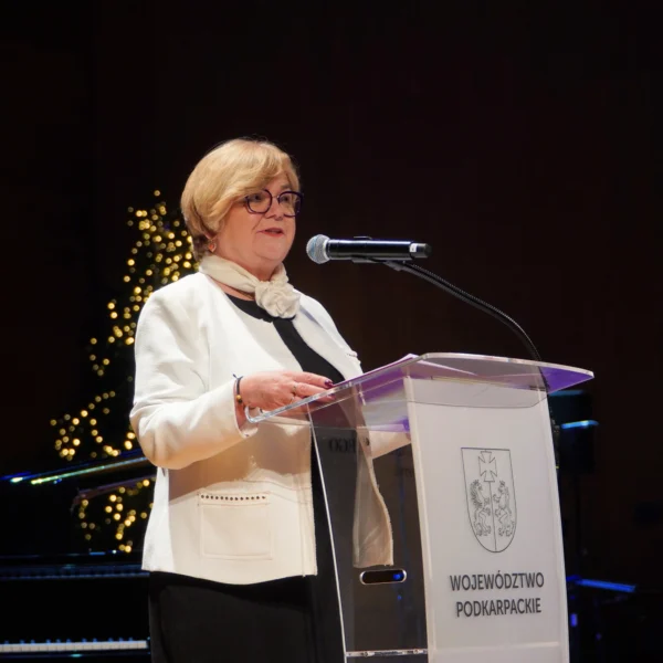 Zdjęcie przedstawia wojewodę Teresę Kubas-Hul