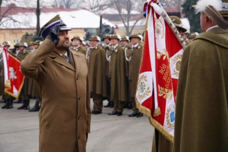 Zdjęcie przedstawia uczestników uroczystości przekazania obowiązków dowódcy 21 Brygady Strzelców Podhalańskich
