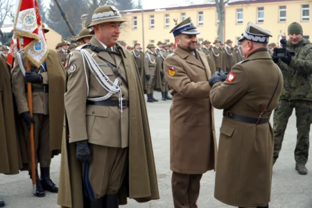 Zdjęcie przedstawia uczestników uroczystości przekazania obowiązków dowódcy 21 Brygady Strzelców Podhalańskich